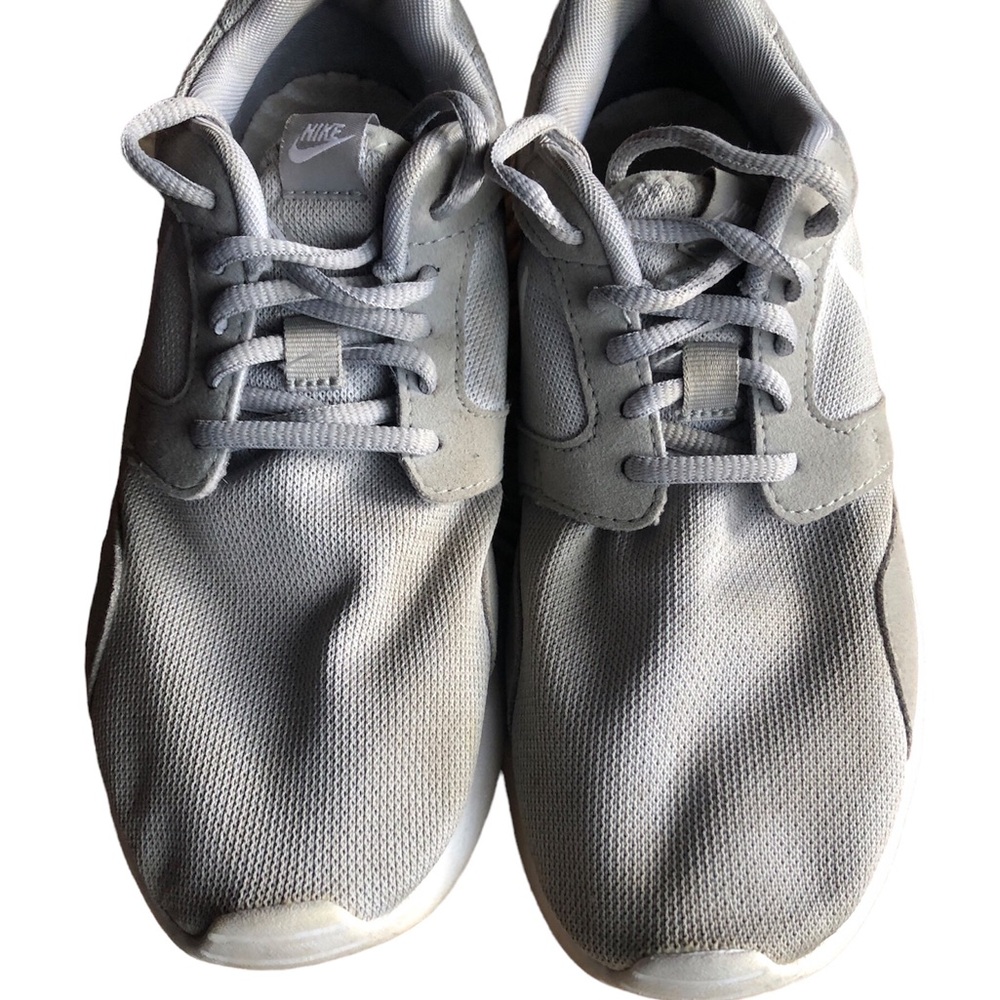 Nike Womens Kaishi Sneakers Shoes Gray White  Low Top Lace Up Mesh Size 8
